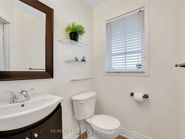 633 Caboto Trl — Photo 7