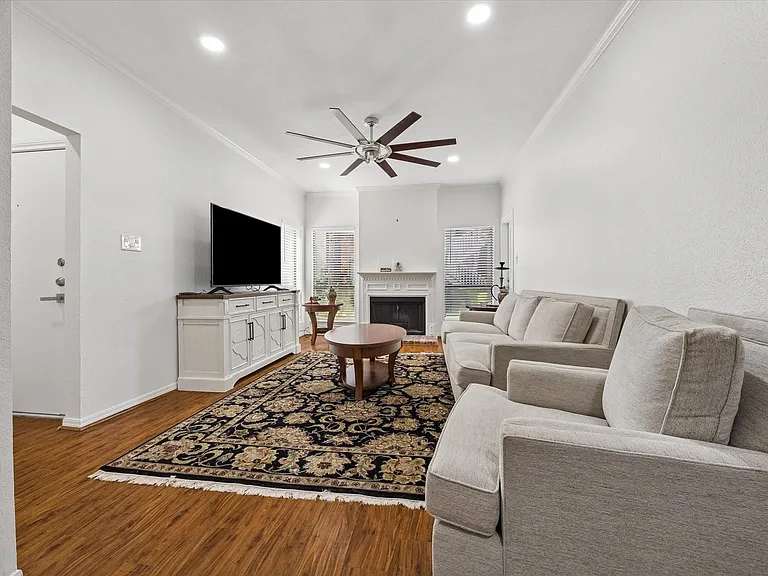 1201 Bering Dr #31 — Photo 3