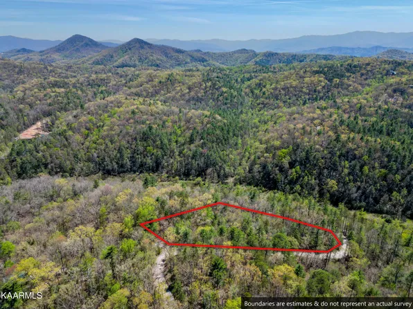 15 Oakwood Rd, Walland, TN 37886
