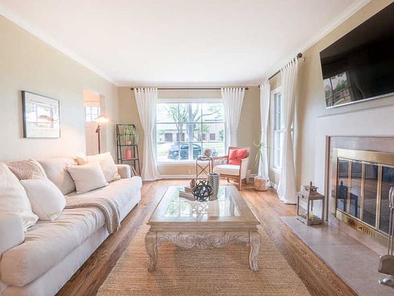4th image of 6260 N Santa Monica Blvd
