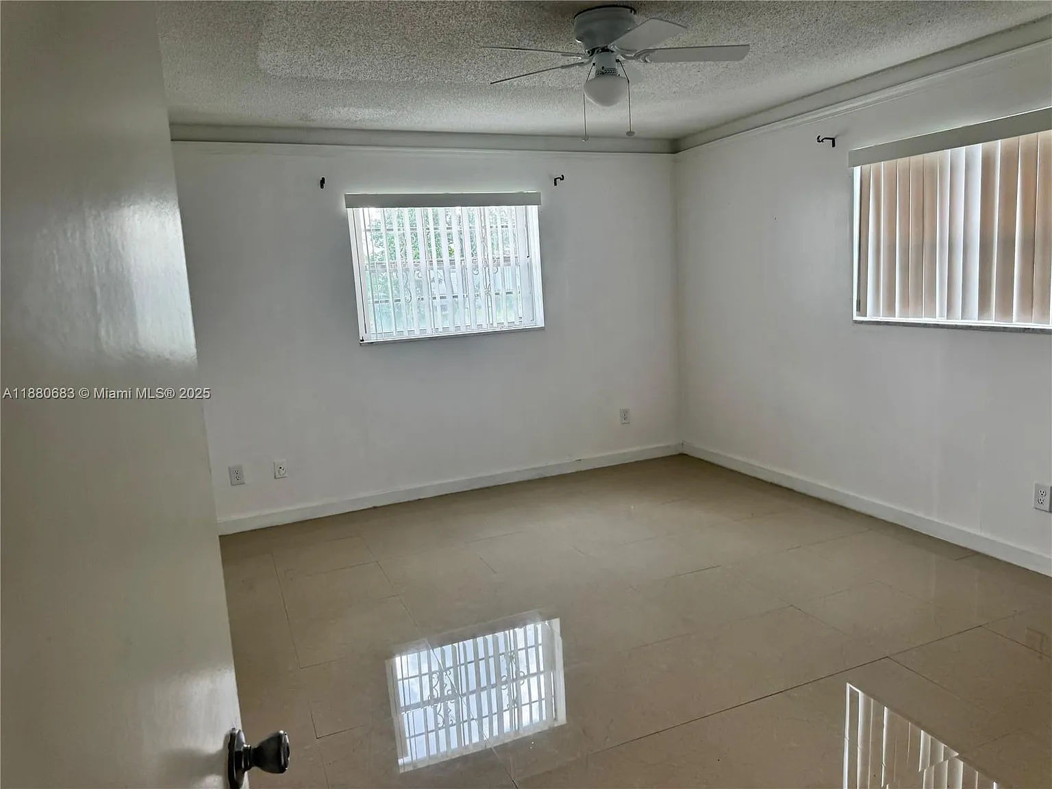 Emerald Condo — Photo 3