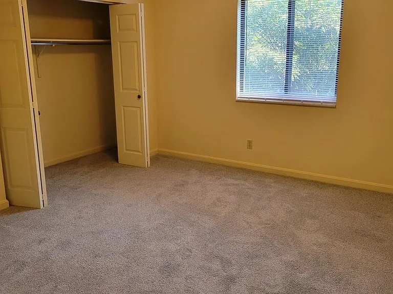 Lakewood Flats and Townhomes — Photo 15