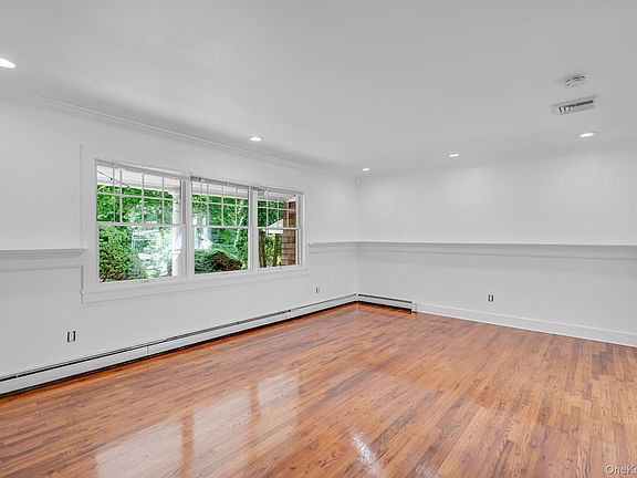 3rd image of 20 Dolphin Way