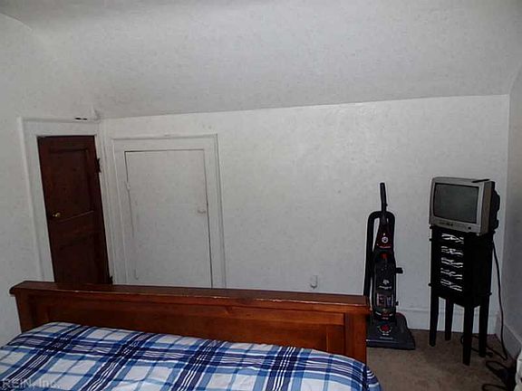 5th image of 2301 Lansing Ave #B
