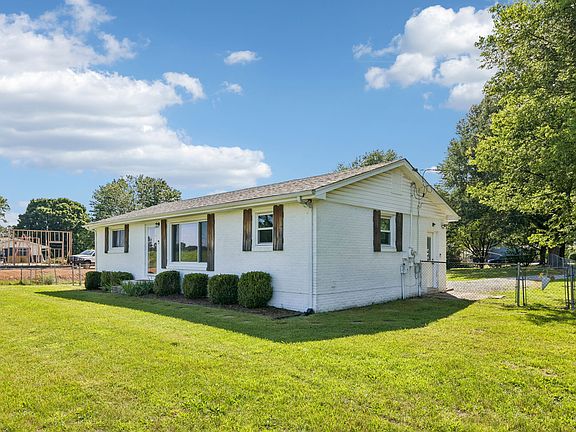 3rd image of 116 Ellis Dr