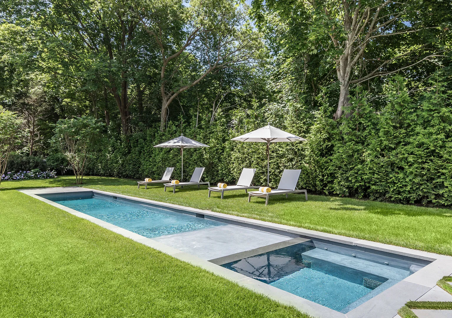Newly constructed contemporary home, gunite heated pool, hot tub — Photo 4