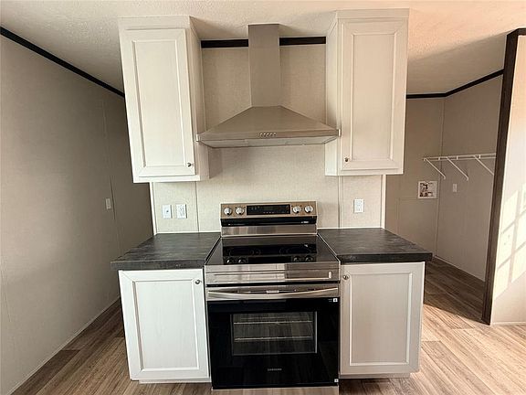 3rd image of 43249 E Garretts Lake Rd