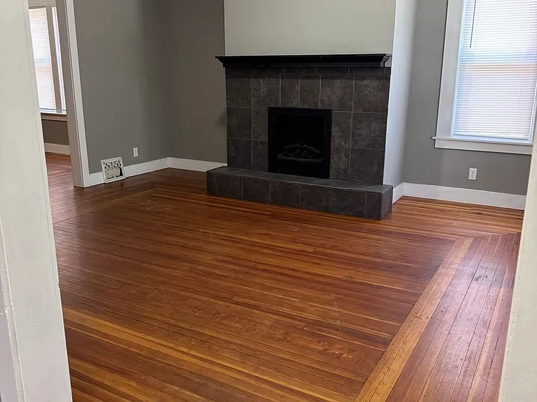 405 S Ellis St — Photo 2