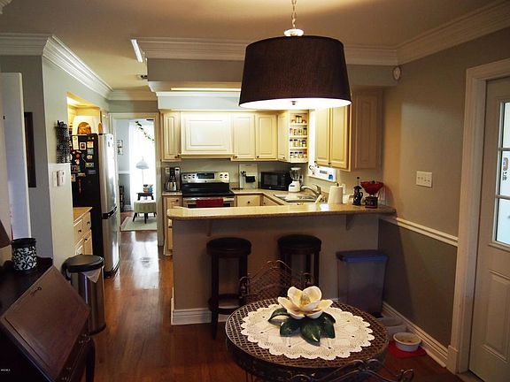 4th image of 440 Cove Dr