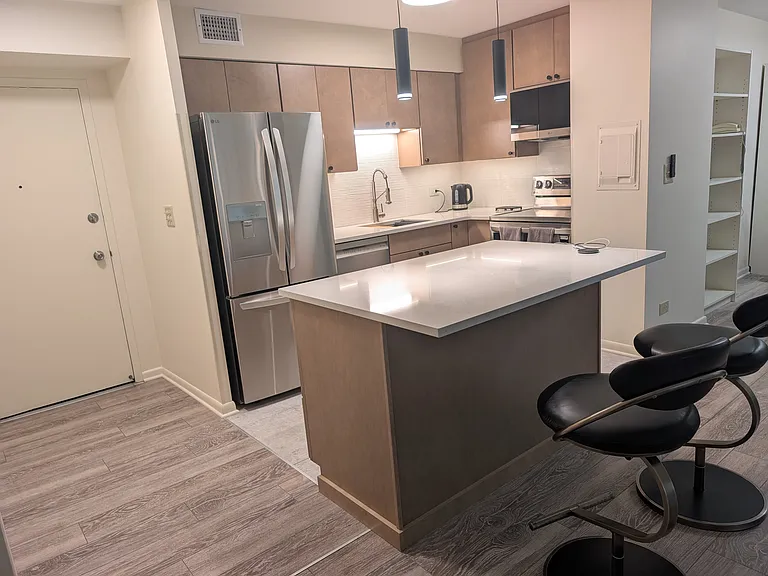 1516 Hinman Ave #804 — Photo 1