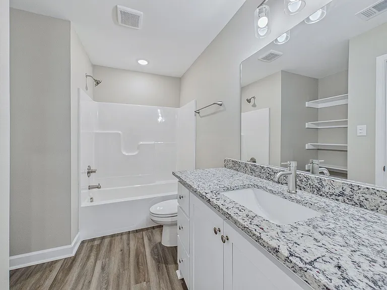 804 Pine Tree Rd — Photo 3