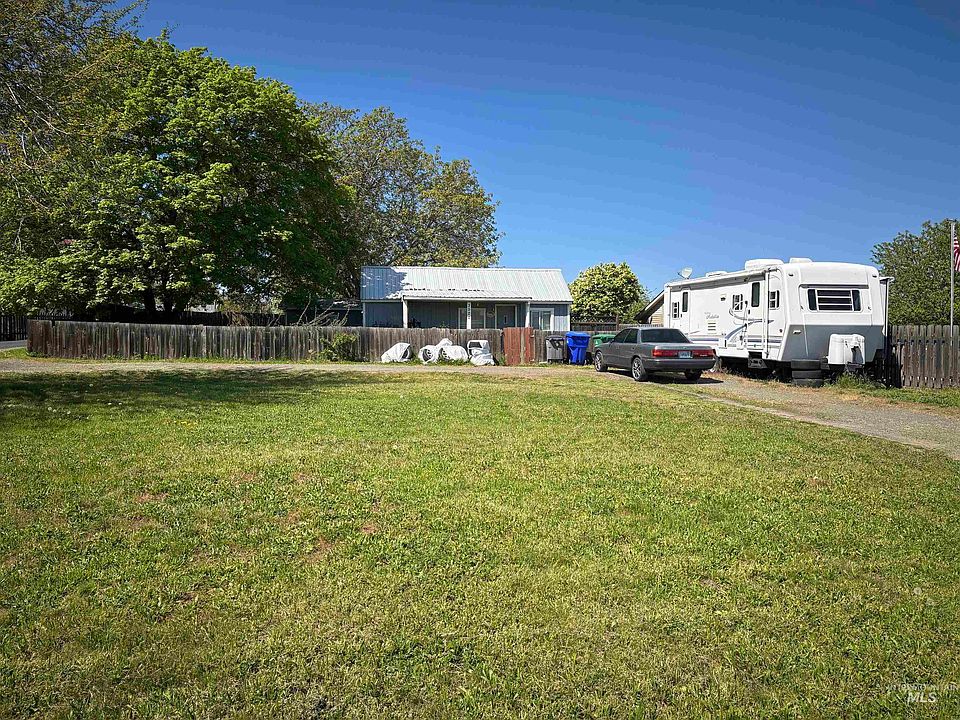 2nd image of 3520 17th St