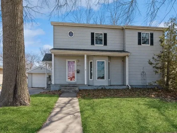 209 S Park Lane Dr, Knoxville, IA 50138