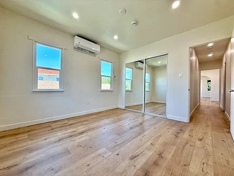 441 1/2 W Lexington Dr — Photo 7
