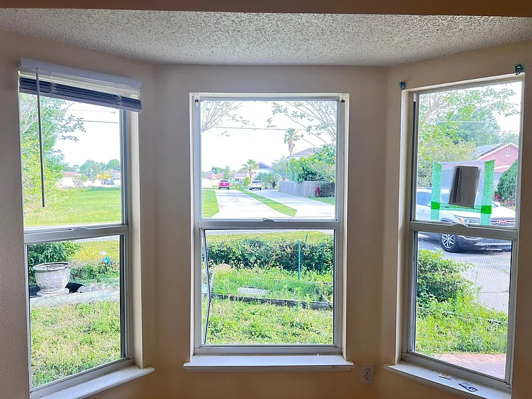 961 Derbyshire Dr — Photo 4