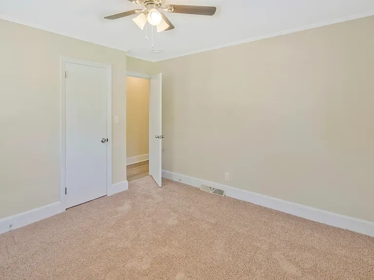 4207 Gladstone Ln — Photo 6