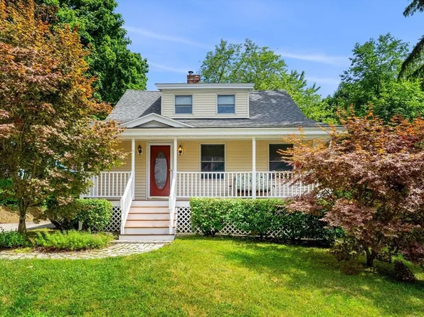 69 Prospect St, Amesbury, MA 01913