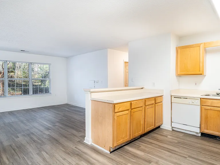 Reynolds Place Apartments — Photo 40
