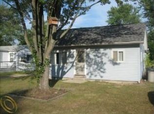 524 Sheldon Ave, Algonac, MI 48001