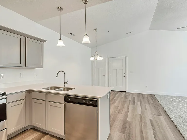 719 N 380 W — Photo 14