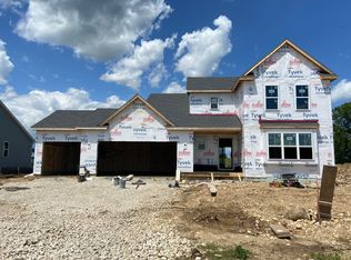 256 Farmstead Dr E, Slinger, WI 53086