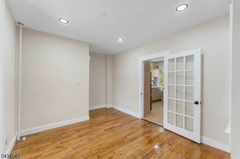 3 bed, 1.5 bath, $3,400 — Photo 3