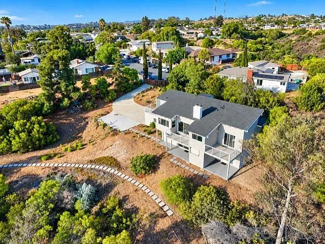 700 Selma Pl