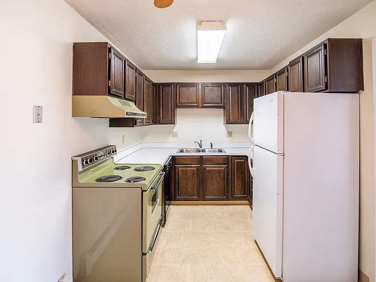 Bismarck, ND Eastbrook Apartments | Kitchen