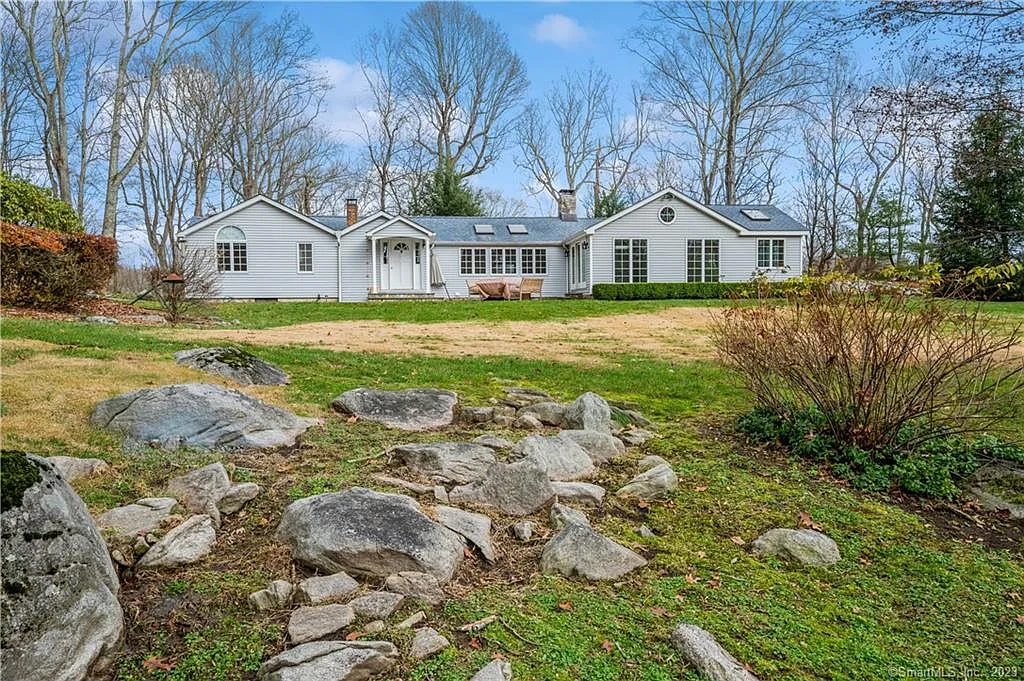 5 bed, 2.5 bath, 2848 sqft, $8,500 — Photo 3
