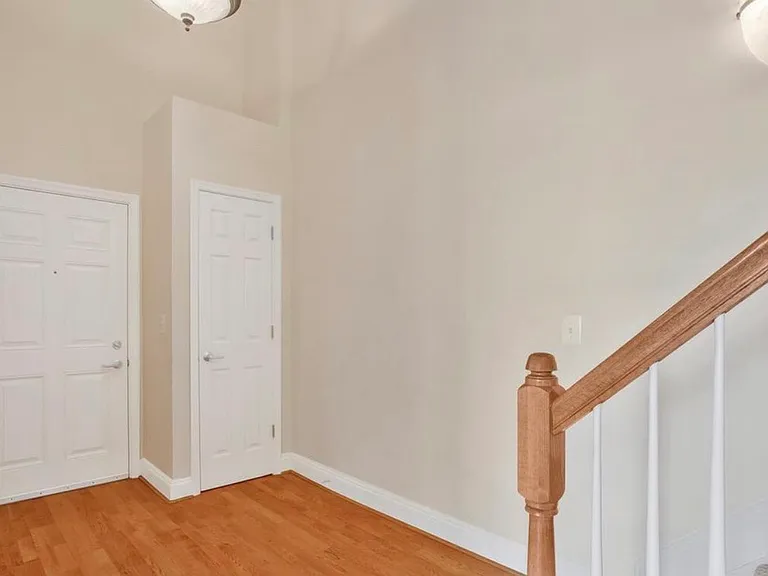 601 7th St #401 — Photo 2
