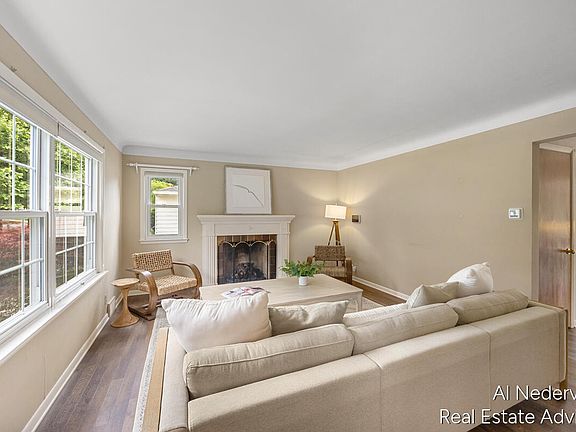 4th image of 303 Wallinwood Ave NE