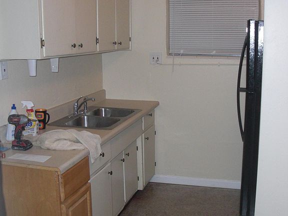 3rd image of 165 Sheridan Ave APT A
