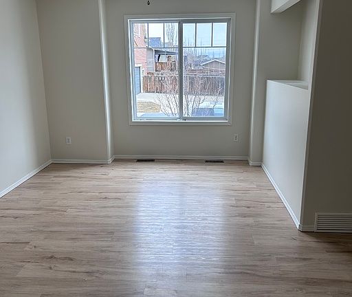 5th image of 75 Stephenson Cres #1A