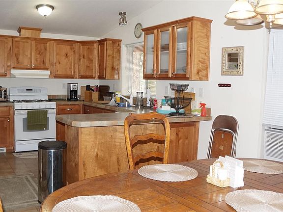 2nd image of 687-288 Hazel Way