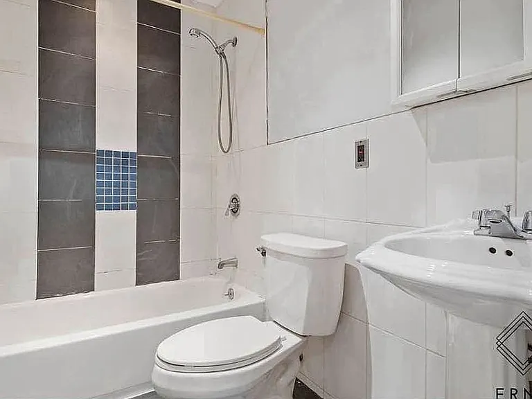 913 Saint Johns Pl #2R — Photo 5