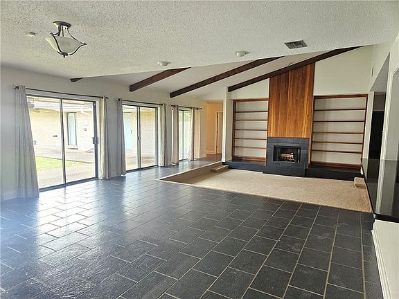 3rd image of 4 Chateau Magdelaine Dr