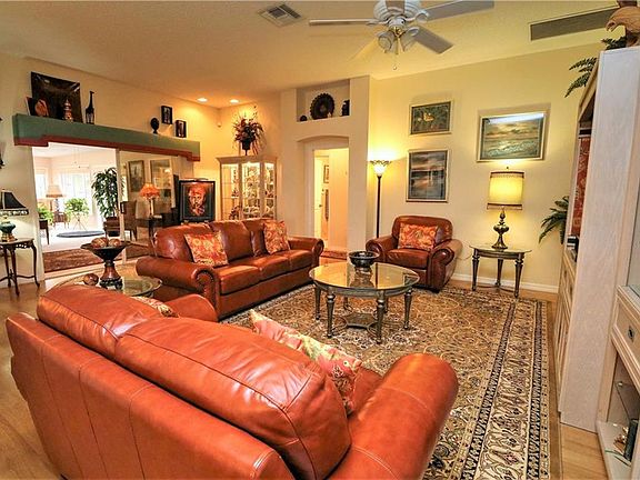5th image of 217 Carrera Dr