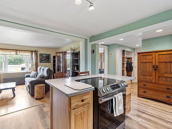 5th image of 32 Rollins Road