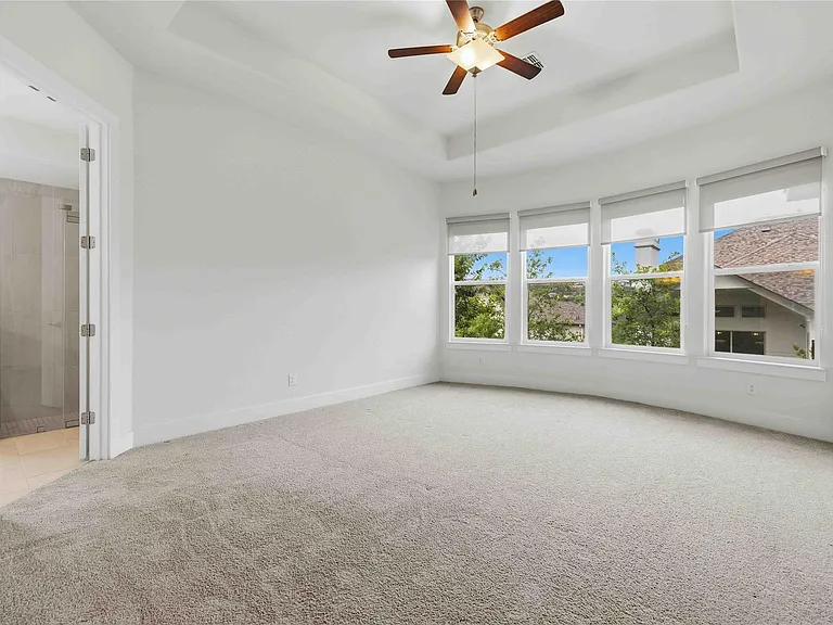 401 Sitlington Ln — Photo 14