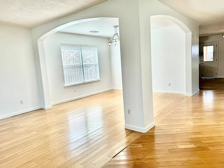 7110 Favian Ct — Photo 2