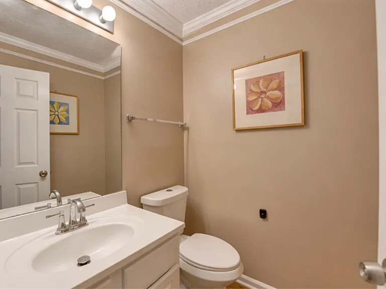 2210 Ashley Crossing Ct — Photo 6