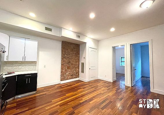 4th image of 434 Throop Ave #2M