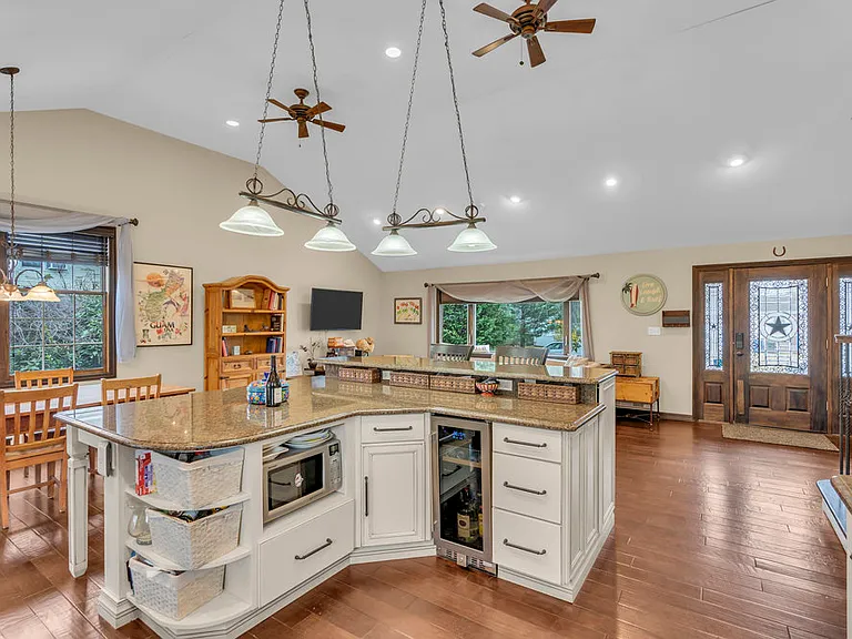 607 Wildwood Rd — Photo 10