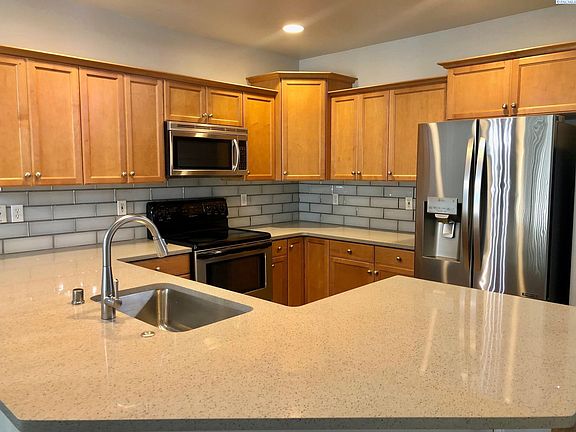 5th image of 747 Hanford St