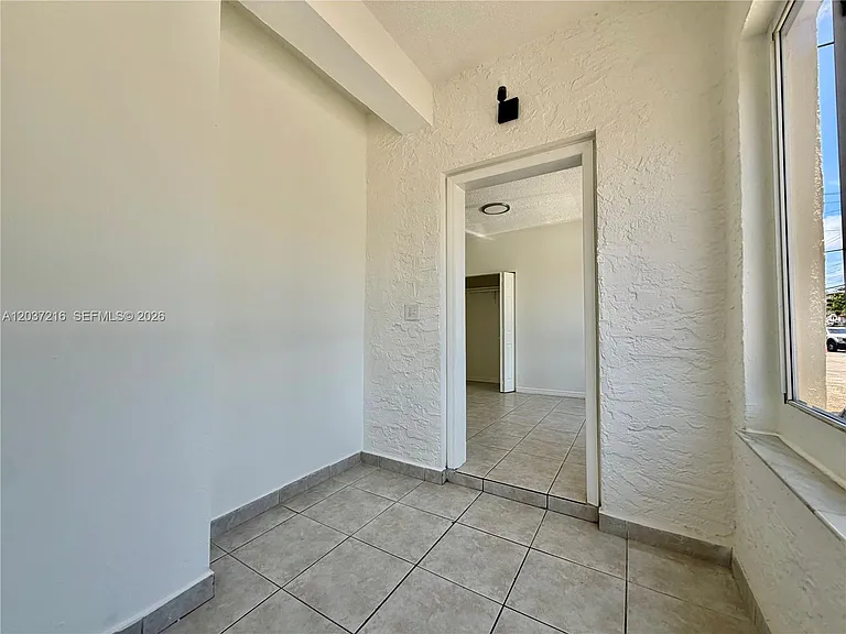 324 SW 19th Ave #6 — Photo 6