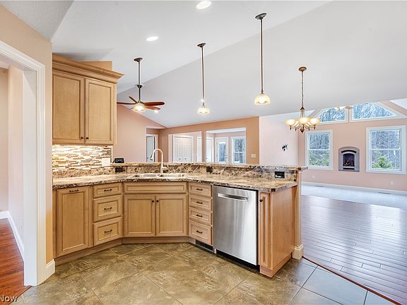 3rd image of 6438 Calvary Ct