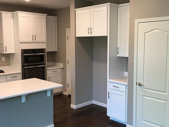 3rd image of 4752 Sweeney Cir