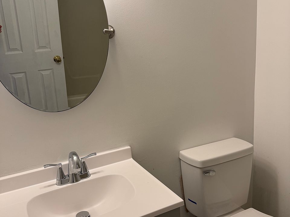 2nd image of 300 Knight Ln APT G2