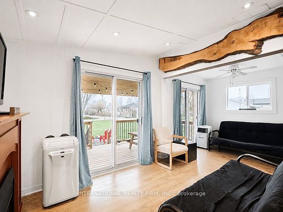 4th image of 6 Lake Erie Ln
