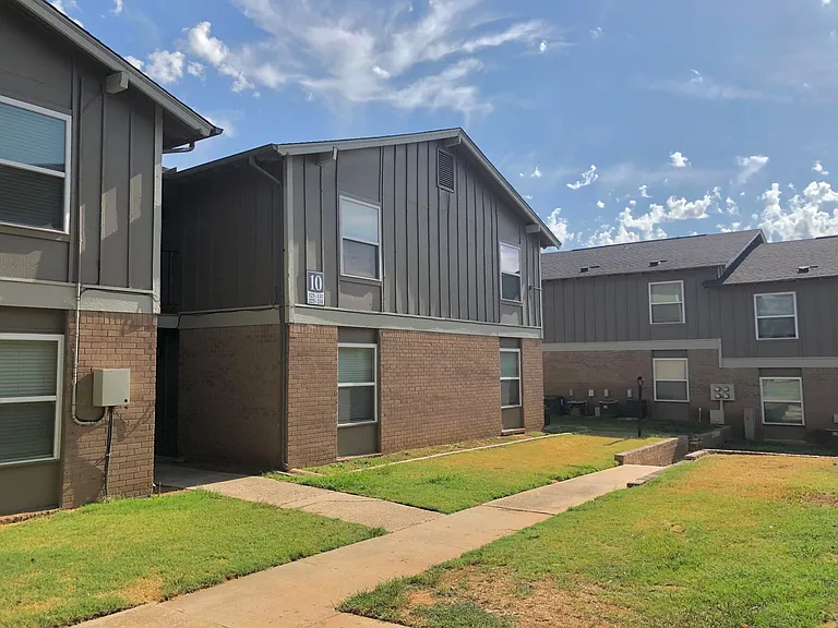 Yukon Heights Apartments — Photo 6